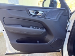 Volvo XC60 Plug-In Hybrid Ultra Black Edition T8 AWD 2026