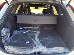 Volvo XC60 Plug-In Hybrid Ultra Black Edition T8 AWD 2026