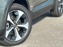 Volvo XC40 Plus B4 FWD 2026