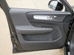 Volvo XC40 Plus B4 FWD 2026