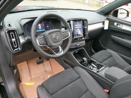 Volvo XC40 Plus B4 FWD 2026