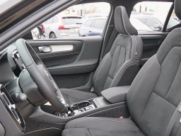 Volvo XC40 Plus B4 FWD 2026