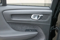 Volvo XC40 Plus B4 FWD 2026