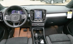 Volvo XC40 Plus B4 FWD 2026