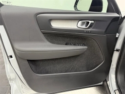 Volvo XC40 Plus B4 FWD 2026