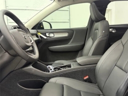 Volvo XC40 Plus B4 FWD 2026