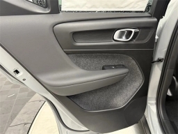 Volvo XC40 Plus B4 FWD 2026