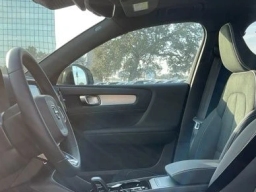 Volvo XC40 Plus B4 FWD 2026