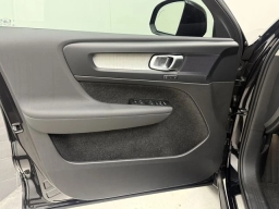 Volvo XC40 Plus B4 FWD 2026