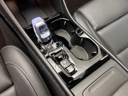 Volvo XC40 Plus B4 FWD 2026