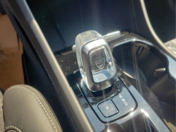 Volvo XC40 Plus Dark Theme B5 AWD 2025