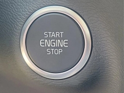 Volvo XC40 Plus Dark Theme B5 AWD 2025