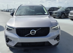 Volvo XC40 Plus B5 AWD 2026