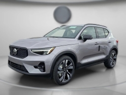 Volvo XC40 Plus B5 AWD 2026