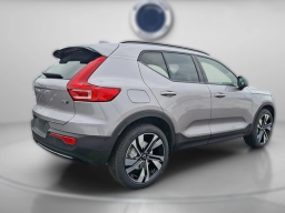 Volvo XC40 Plus B5 AWD 2026