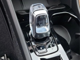 Volvo XC40 Plus B5 AWD 2026