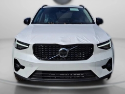 Volvo XC40 B5 AWD Plus 2026