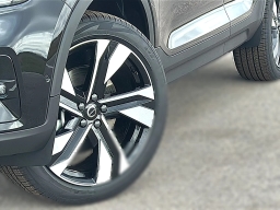 Volvo XC40 Plus B5 AWD 2026