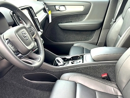 Volvo XC40 Plus B5 AWD 2026