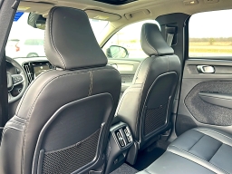 Volvo XC40 Plus B5 AWD 2026