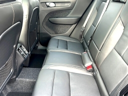 Volvo XC40 Plus B5 AWD 2026