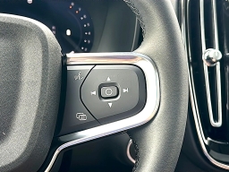 Volvo XC40 Plus B5 AWD 2026