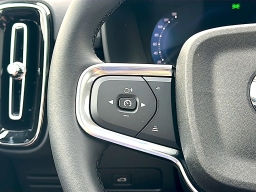 Volvo XC40 Plus B5 AWD 2026