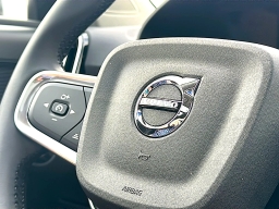 Volvo XC40 Plus B5 AWD 2026