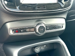 Volvo XC40 Plus B5 AWD 2026