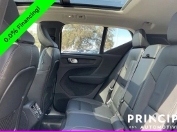 Volvo XC40 Plus B5 AWD 2026