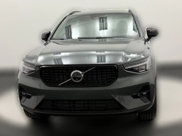 Volvo XC40 Plus B5 AWD 2026