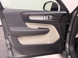 Volvo XC40 Plus B5 AWD 2026