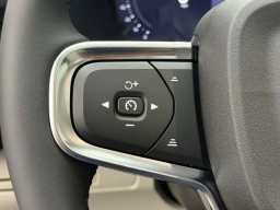 Volvo XC40 Plus B5 AWD 2026