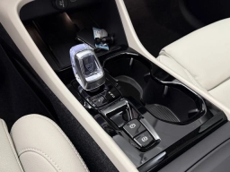 Volvo XC40 Plus B5 AWD 2026