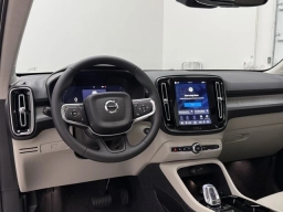 Volvo XC40 Plus B5 AWD 2026