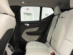 Volvo XC40 Plus B5 AWD 2026