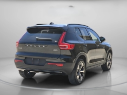 Volvo XC40 Plus B5 AWD 2026