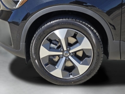 Volvo XC40 Plus B5 AWD 2026