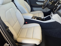 Volvo XC40 Plus B5 AWD 2026