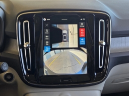 Volvo XC40 Plus B5 AWD 2026