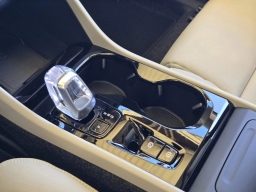 Volvo XC40 Plus B5 AWD 2026