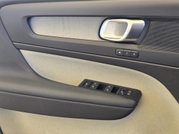 Volvo XC40 Plus B5 AWD 2026