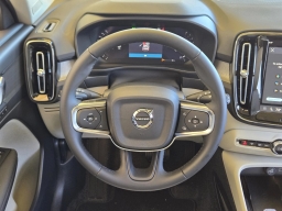 Volvo XC40 Plus B5 AWD 2026