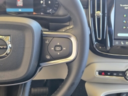 Volvo XC40 Plus B5 AWD 2026