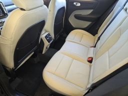 Volvo XC40 Plus B5 AWD 2026