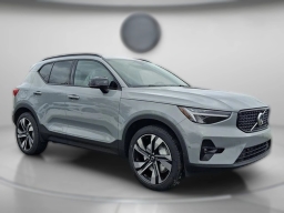 Volvo XC40 Plus B5 AWD 2026