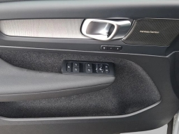 Volvo XC40 Plus B5 AWD 2026