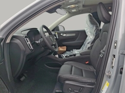 Volvo XC40 Plus B5 AWD 2026