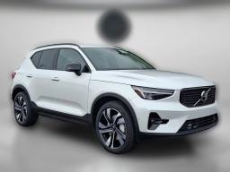 Volvo XC40 Plus B5 AWD 2026