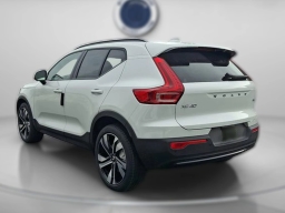 Volvo XC40 Plus B5 AWD 2026